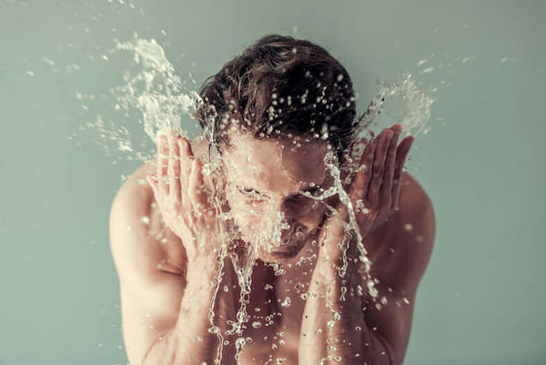 REIN & ARTIG Blog Reine Männersache Hautpflege für Männer Gesichtsreiniger & Gesichtscreme Skincare Mann Anti-Aging Bio Vegan natürlich reinartig Gesichtsreinigung empfindliche Haut Männerhaut trockene fettige Mischhaut