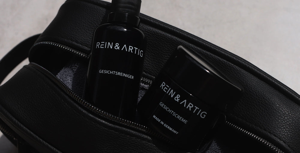 REIN & ARTIG Hautpflege für Männer 2 Produkte im Waschbeutel Necessaire Badezimmer Gesichtscreme Gesichtsreiniger Bio Vegan Natürlich Gesichtspflege Mann Anti-Aging